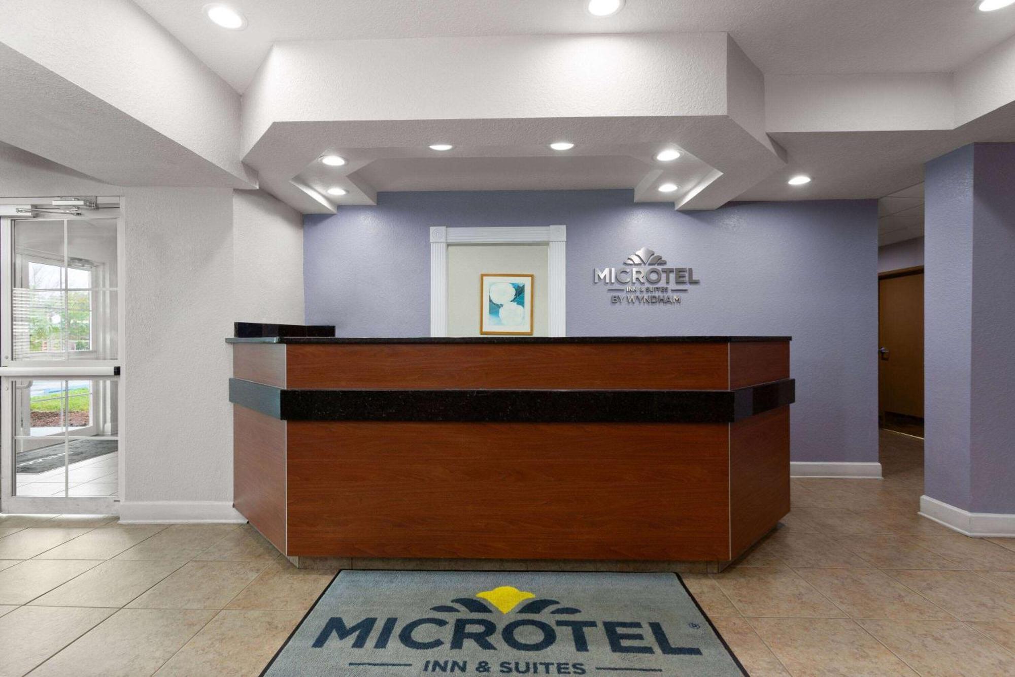 Microtel Inn And Suites - Zephyrhills Bagian luar foto