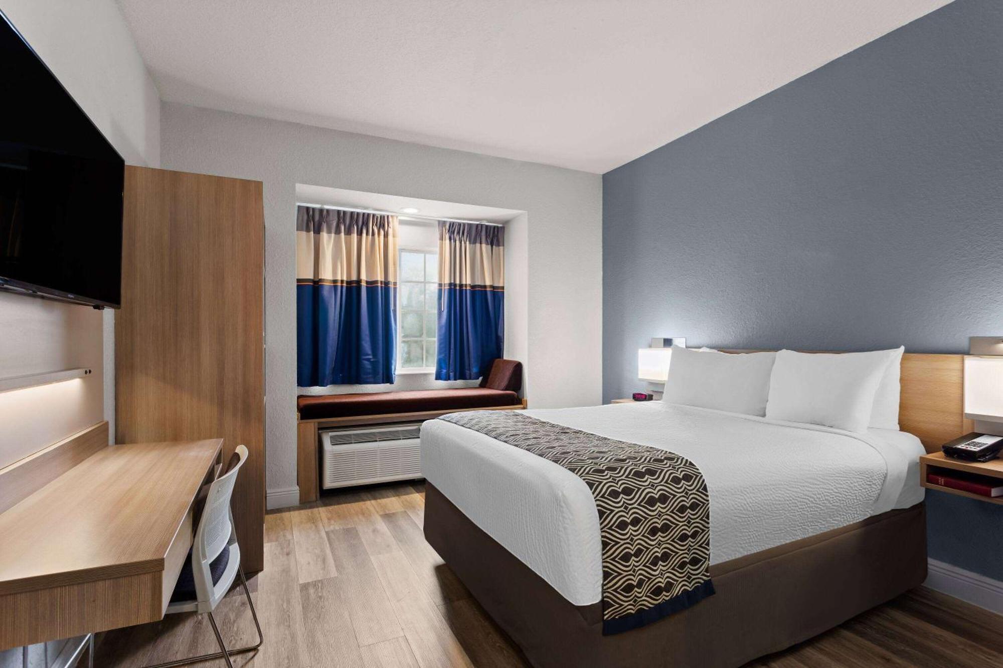 Microtel Inn And Suites - Zephyrhills Bagian luar foto